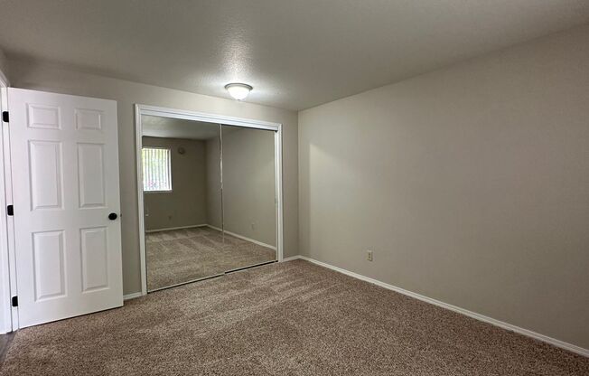 2 beds, 1 bath, 840 sqft, $1,295, Unit 01