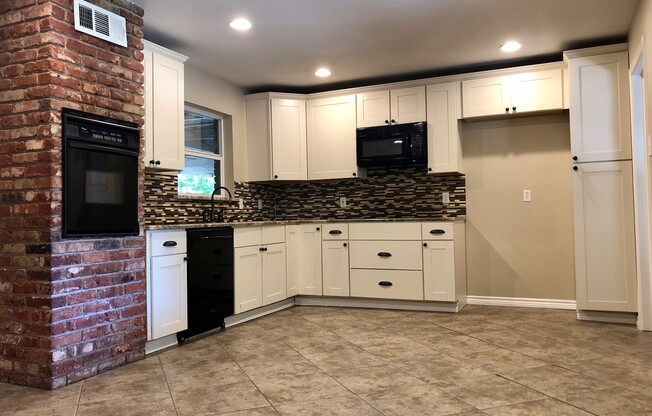 3 Bedroom / 2 Bath / 2 Car Garage and Carport!