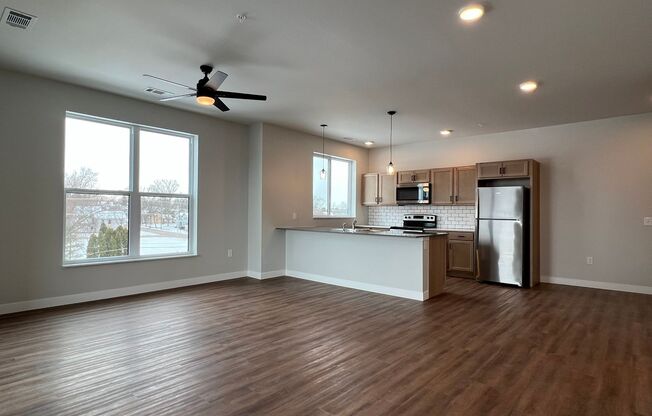 1 bed, 1 bath, 824 sqft, $1,825, Unit WR 305-301