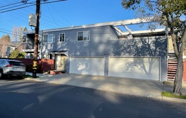 2 Bed 1 Bath apartment, Hardwood Floors throughout, with modern appliances, Conveniently located near the Elmwood neighborhood