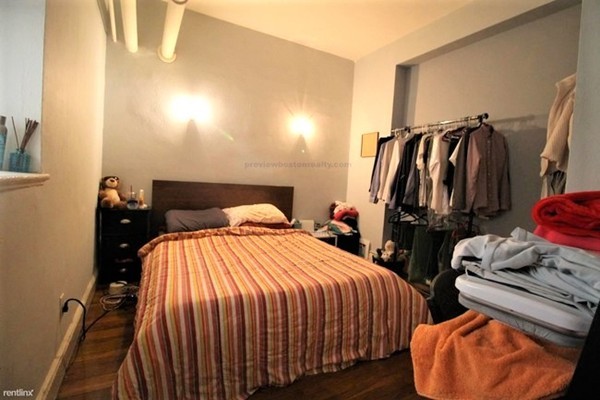1 bed, 1 bath, 600 sqft, $2,300, Unit 15