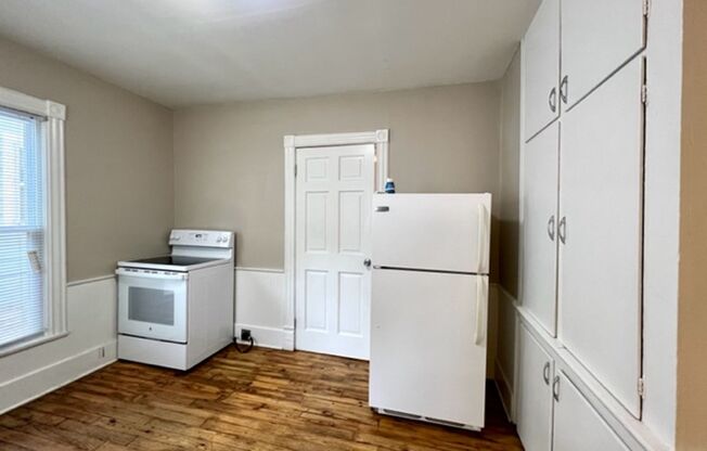 2 beds, 1 bath, $675, Unit #2 (Main)