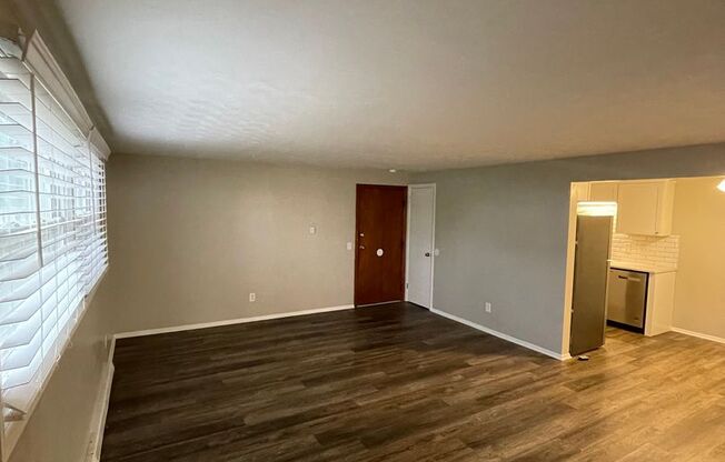 2 beds, 1 bath, 900 sqft, $950, Unit Unit 2