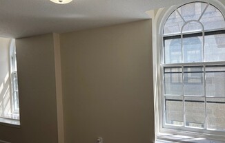 2 beds, 1 bath, 764 sqft, $2,100, Unit 1-27
