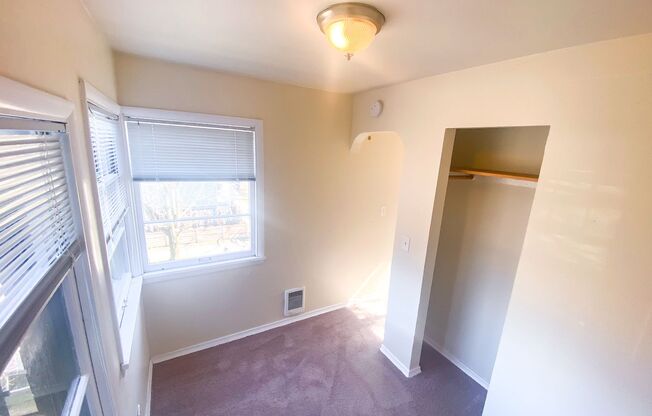 Studio, 1 bath, 390 sqft, $1,150, Unit 10