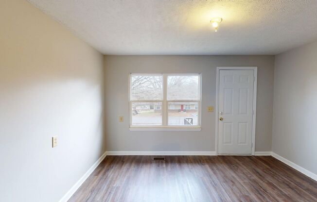 3 beds, 1 bath, 900 sqft, $1,200, Unit 333