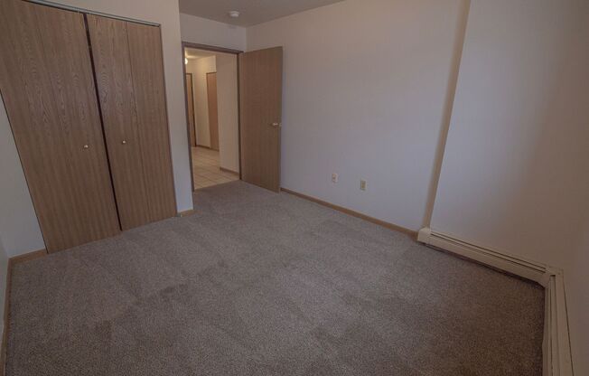 3 beds, 1 bath, 1,025 sqft, $955, Unit 3100-101
