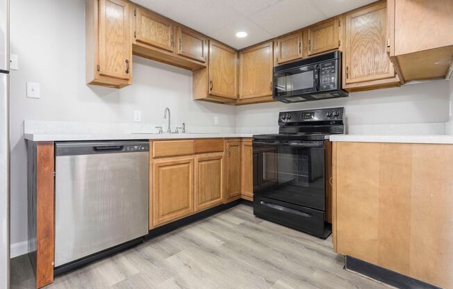 2 beds, 2 baths, $895, Unit 305