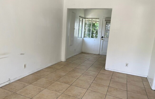 1 bed, 1 bath, 1,016 sqft, $2,300