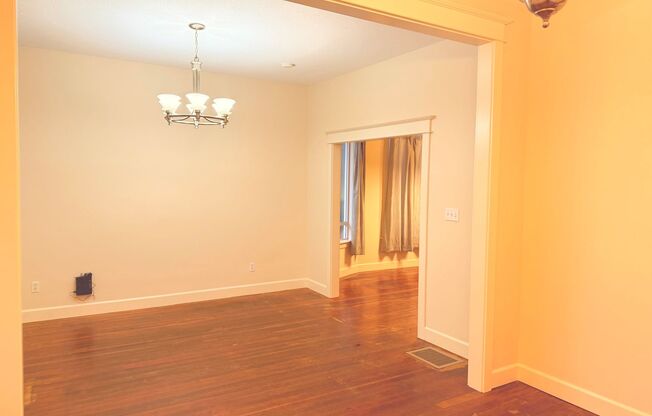 4 Bed/2Bath Classic Craftsman on N Williams Ave