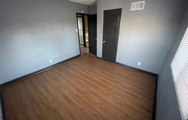 2 beds, 1 bath, $1,100