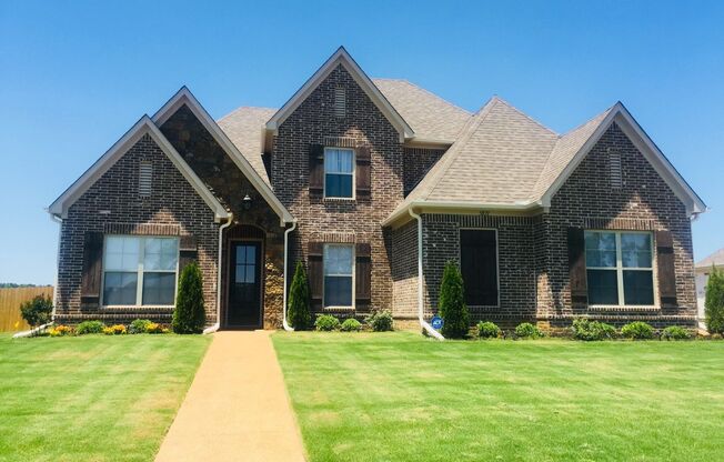 Gated Community minutes from Silo Square in Southaven! 5 BR/ 3 BA in Estates of Snowden Grove