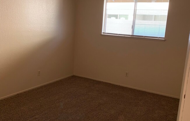 2 beds, 1 bath, 800 sqft, $1,595