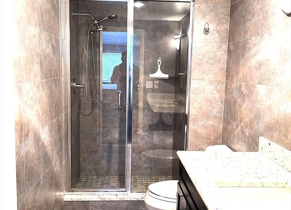 3 beds, 2 baths, 1,644 sqft, $3,800, Unit 711