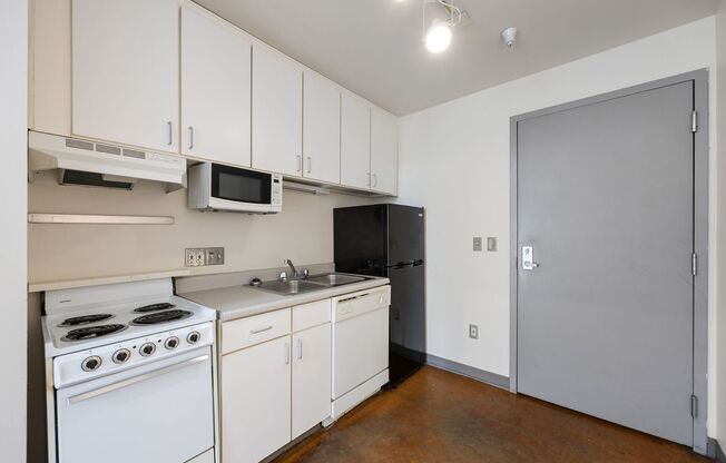 Studio, 1 bath, 393 sqft, $1,750, Unit 604