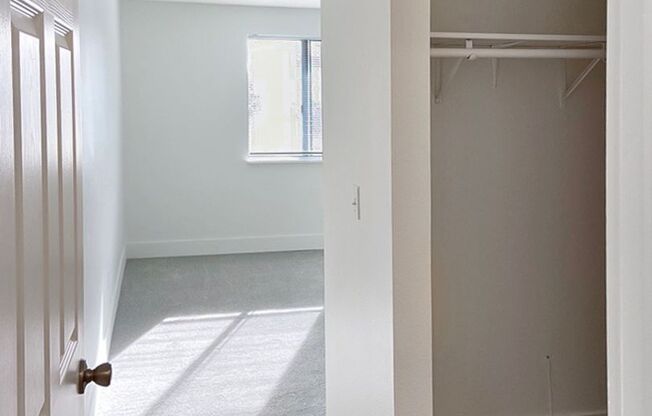 2 beds, 1 bath, 886 sqft, $1,575, Unit 117