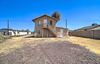 3 bedroom + 2 bathroom Home in Central Phoenix Location!