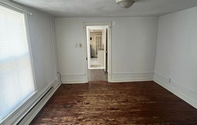 2 beds, 1 bath, $1,100, Unit Apt 2