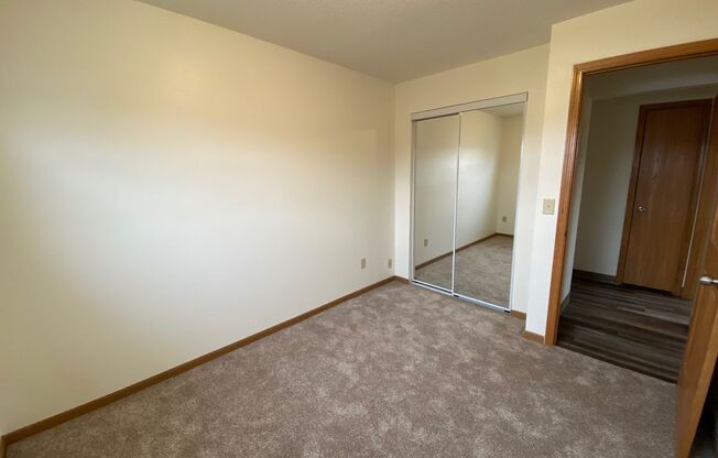 3 beds, 1 bath, $1,100, Unit 9