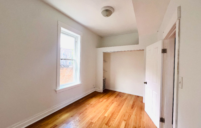 3268 West Fullerton Avenue