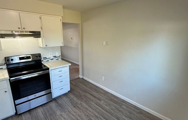 2 beds, 1 bath, 900 sqft, $1,125, Unit #5