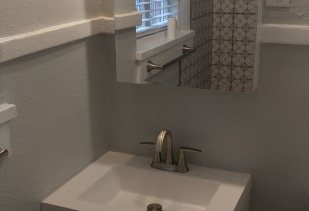 Studio, 1 bath, 500 sqft, $735, Unit Unit G