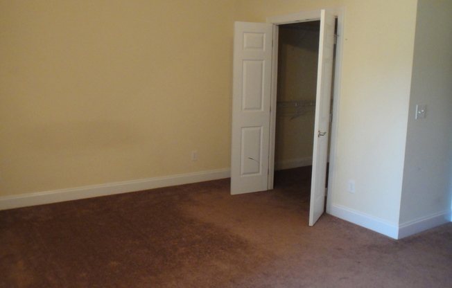 3 beds, 2 baths, $1,500, Unit # 107