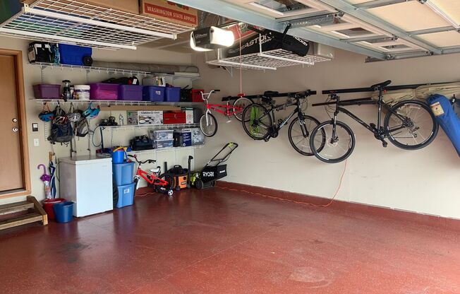 ***PENDING APPLICATION***Modern and stylish 3 bedroom home in Lovely Neighborhood