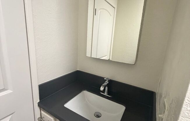 Studio, 1 bath, 435 sqft, $1,595, Unit 107