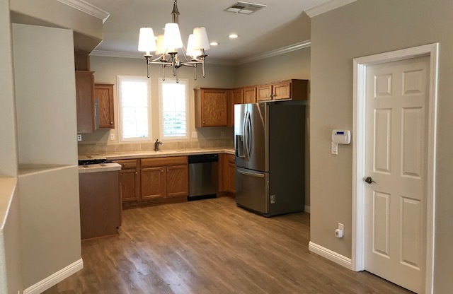 UPDATED 3 BED, 2.5 BATH, 1127 SQ FT