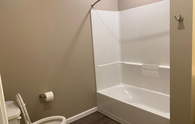 2 beds, 2 baths, 1,184 sqft, $2,025, Unit 209