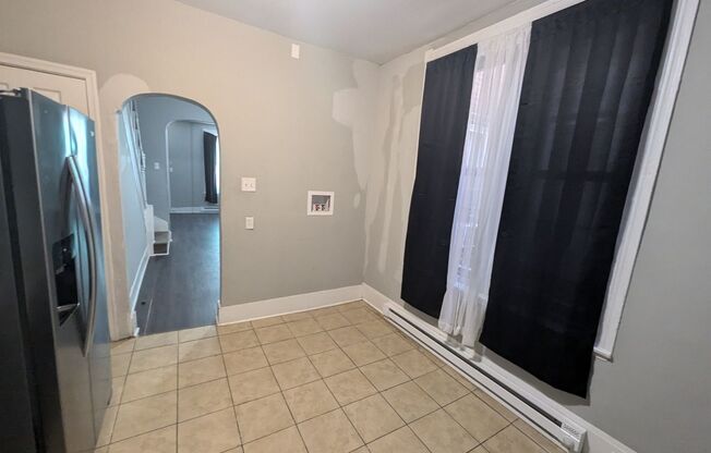 3 beds, 1 bath, $1,250