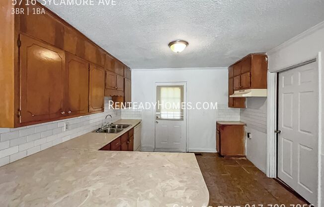 3 beds, 1 bath, $1,150