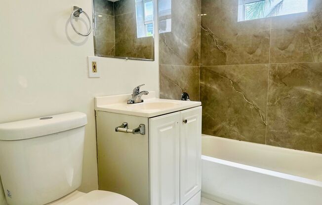 2 beds, 1 bath, $2,000, Unit 505-401