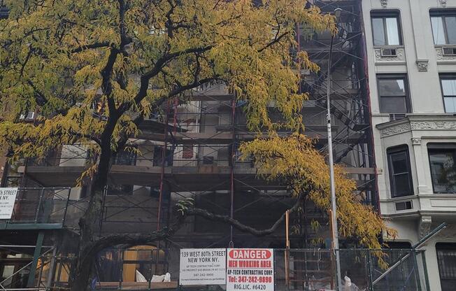 139 W 80 ST