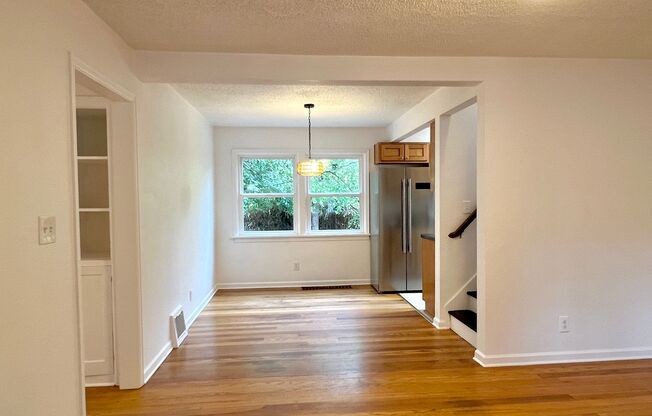 St Johns Single Family Home with Modern Amenities and Fully Fenced Backyard