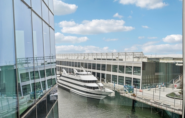 1 bed, 1 bath, 903 sqft, $7,500, Unit 6F