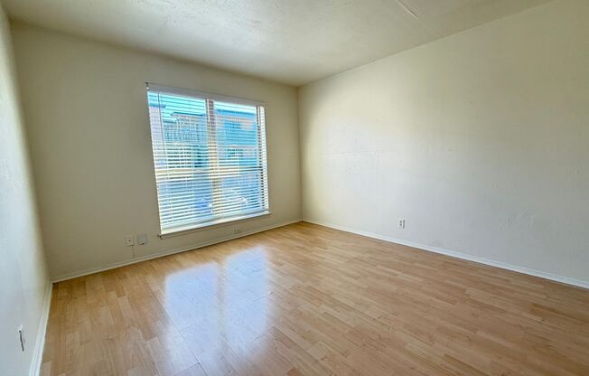 2 beds, 1 bath, 924 sqft, $1,709, Unit OPA-225