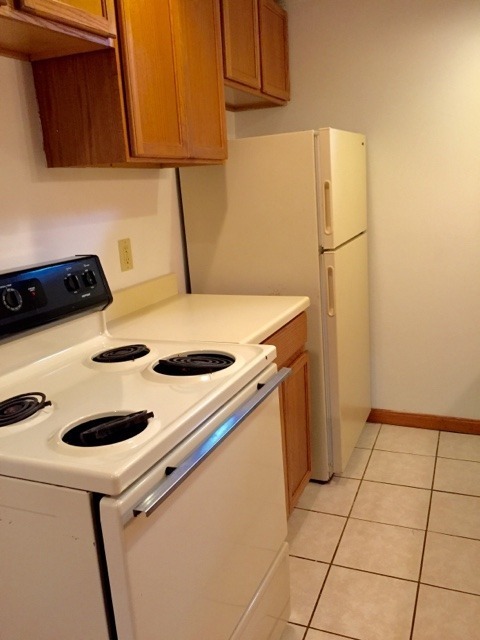 2 beds, 1 bath, $1,195, Unit 7