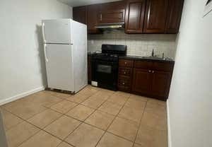 2 beds, 1 bath, 800 sqft, $2,200, Unit 1