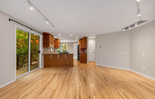 4 beds, 3.5 baths, $5,695