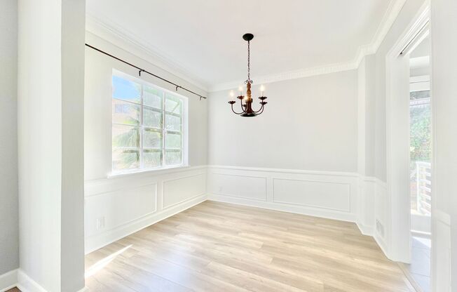 2027-2033 S. Beverly Glen Blvd