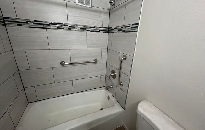 Studio, 1 bath, $850, Unit 105