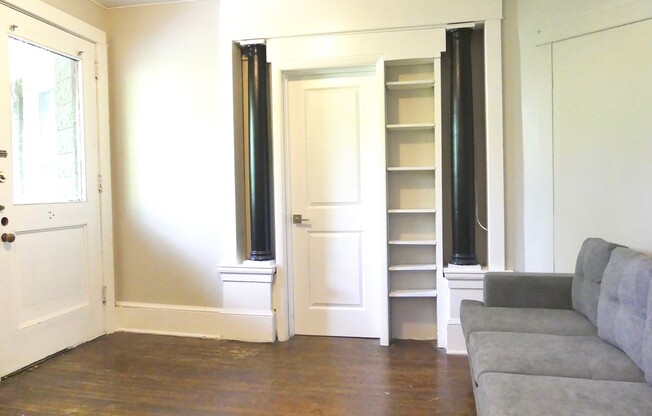 2 beds, 1 bath, $2,100, Unit 607