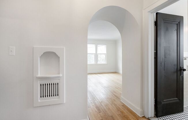 1 bed, 1 bath, 560 sqft, $1,090, Unit 108