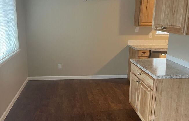 2 beds, 1 bath, 945 sqft, $1,500, Unit 090
