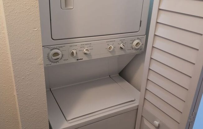 2 beds, 1 bath, $1,550, Unit Unit 303A