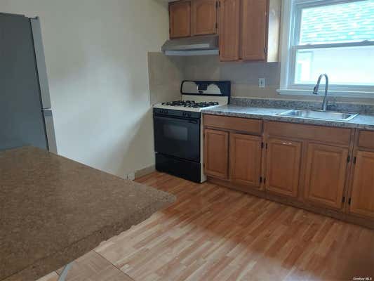 3 beds, 1 bath, $3,000, Unit 2