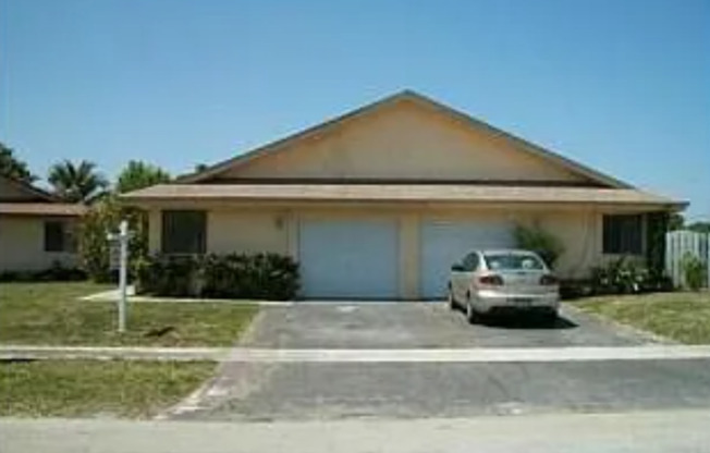 Charming 3-Bedroom 2 bathroom Home with Spacious Backyard in N. Lauderdale, FL with Special Deposit $1,500 with Approved Credit!
