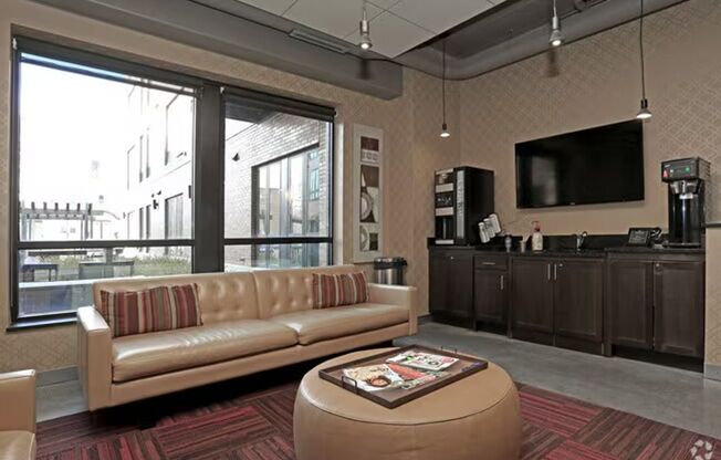 3 beds, 2 baths, 1,050 sqft, $2,200, Unit 404